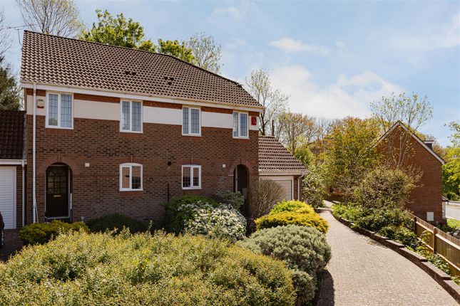 3 bed property, in Cotland Acres, £570,000