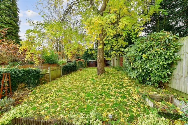 2 bed property, in Station Road, £350,000
