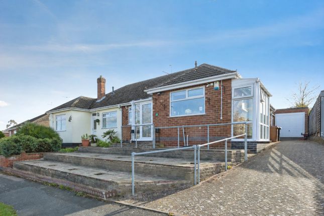 3 bed property, in Elmdale Road, £250,000