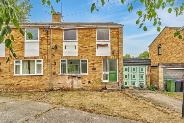 3 bed property, in 16 Park Vale Close, £140,000