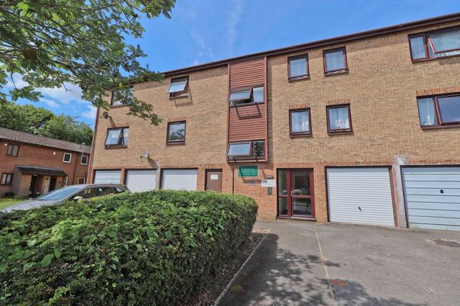 1 bed property, in 18 Robins Close, £170,000