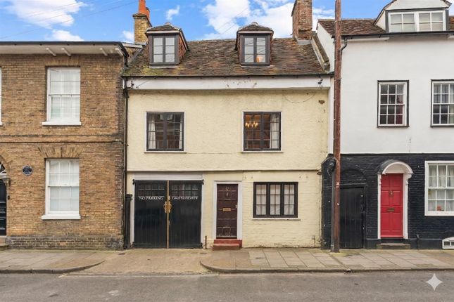 2 bed property, in West Street, £400,000