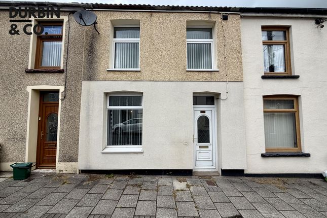 2 bed property, in Caemaen Street, £115,000