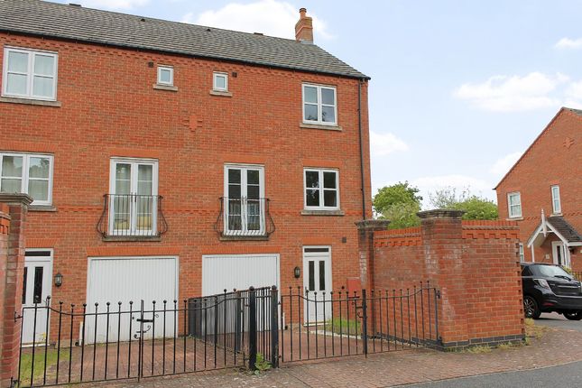 3 bed property, in Munnmoore Close, £270,000