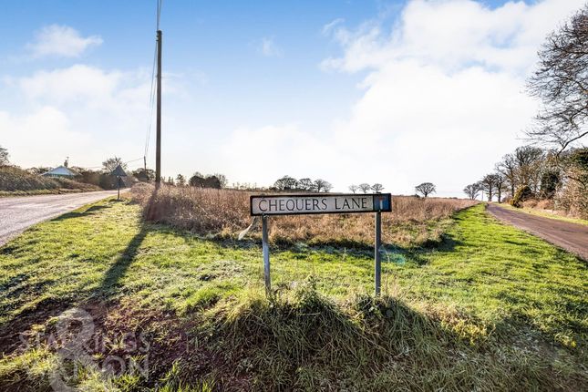 Studio, in Chequers Lane, £100,000