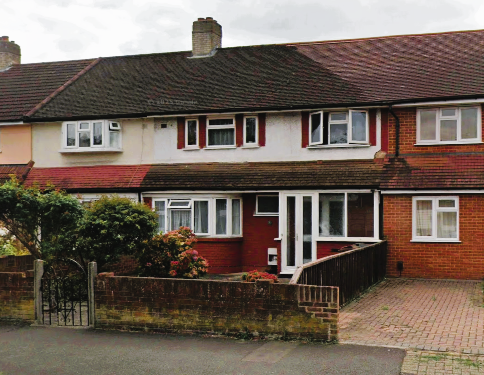 4 bed property, in Hampton Lane, £550,000