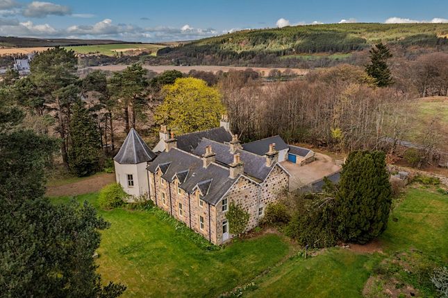 5 bed property, in Aikenway Lodge, £950,000