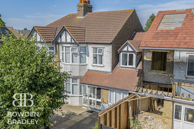 4 bed property, in Inglehurst Gardens, £800,000