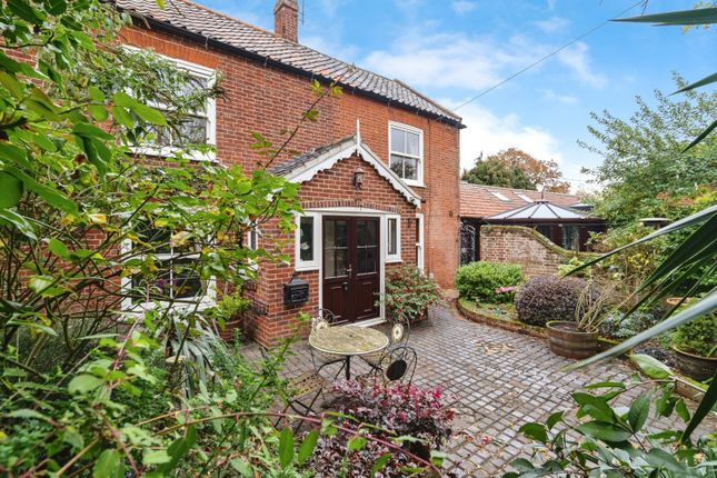 4 bed property, in The Street, £750,000