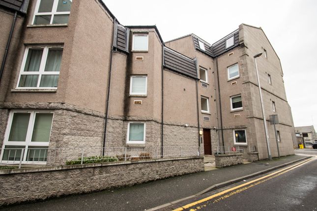 2 bed property, in Fraser Place, £95,000