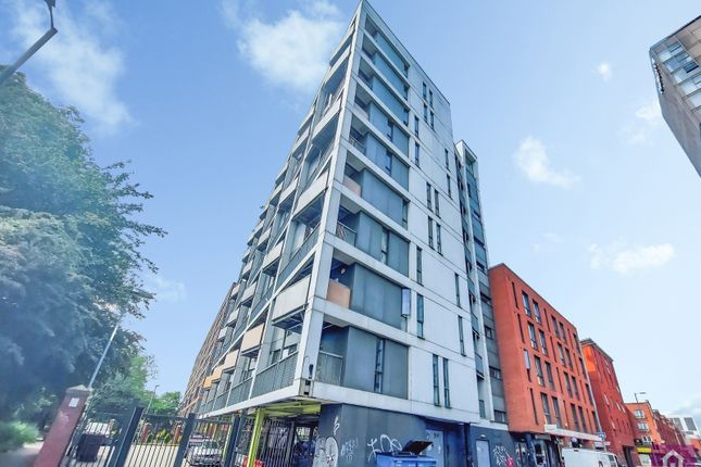 2 bed property, in Trinity Court, £100,000