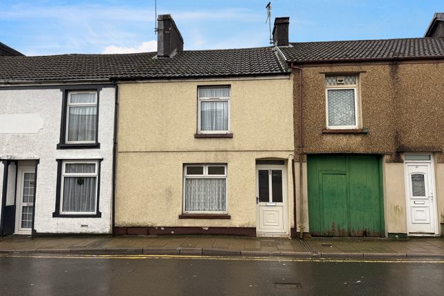2 bed property, in Bridge Street, £110,000