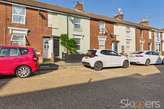 2 bed property, in Norwood Gardens, £265,000
