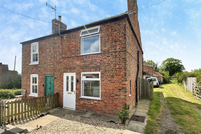 2 bed property, in Kemp Street, £150,000