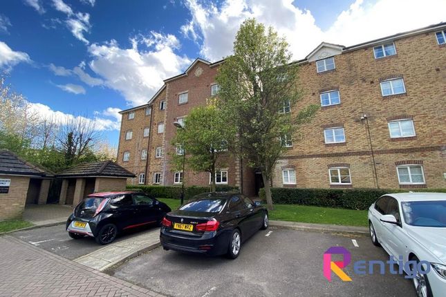 2 bed property, in Harrisons Wharf, £205,000