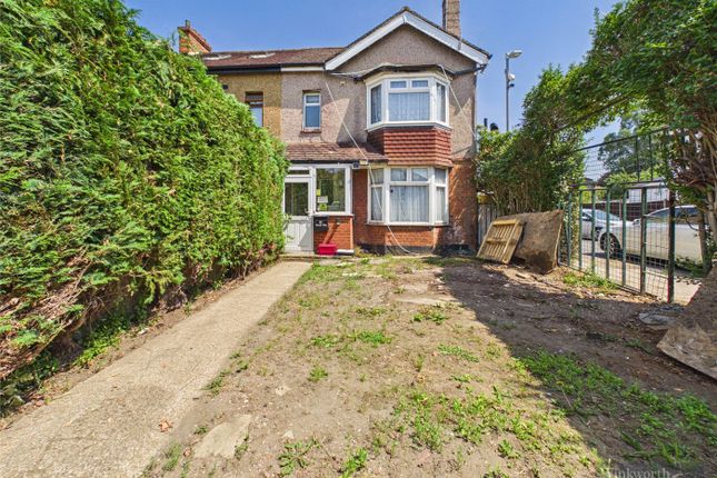 4 bed property, in Hook Road, £599,950