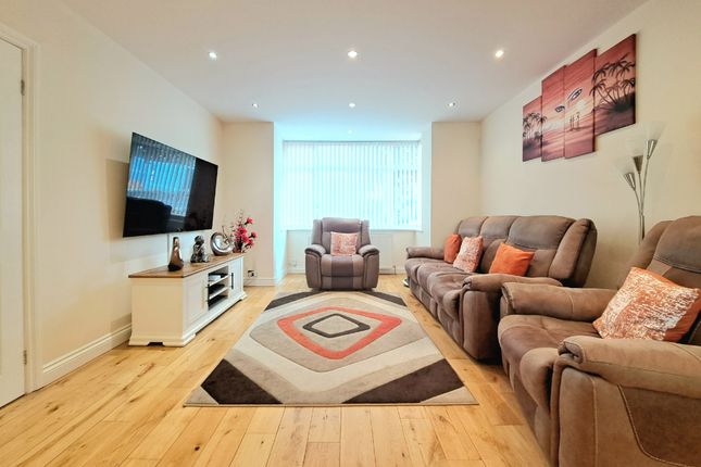 3 bed property, in Moat Drive, £735,000