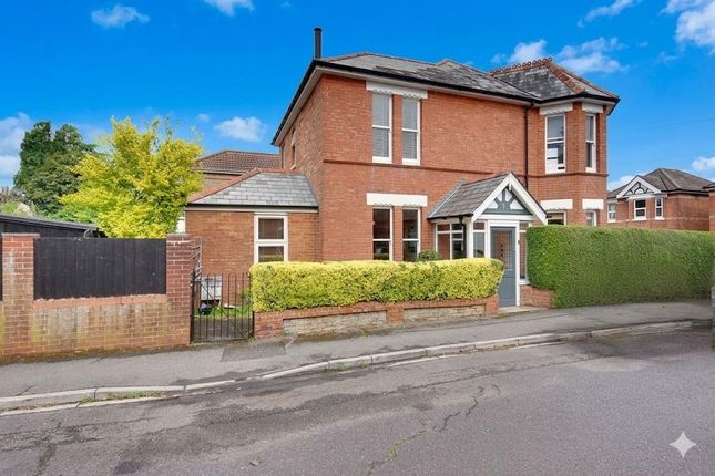 4 bed property, in Firs Glen Road, £500,000