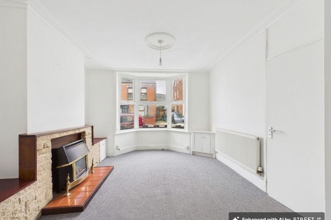 3 bed property, in Stroud Road, £160,000