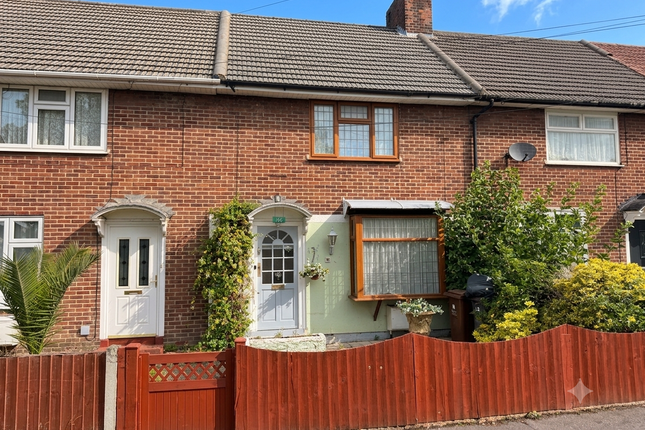 3 bed property, in Porters Avenue, £374,995