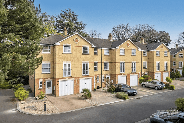 4 bed property, in Kings Mews, £615,000
