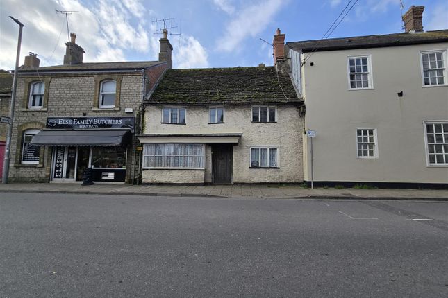 2 bed property, in High Street, £190,000