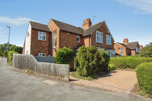 3 bed property, in Outwoods Drive, £475,000