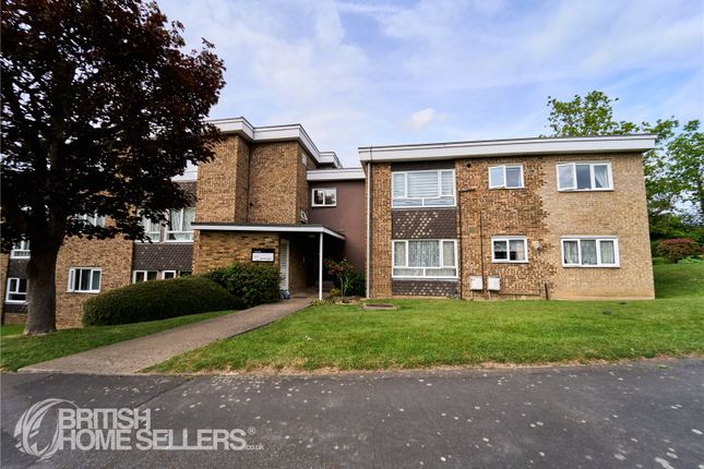 1 bed property, in By The Wood, £220,000
