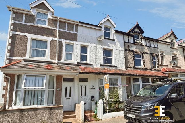2 bed property, in Mckinley Road, £99,999
