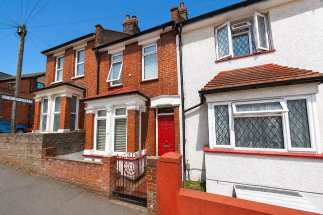2 bed property, in Ross Street, £295,000