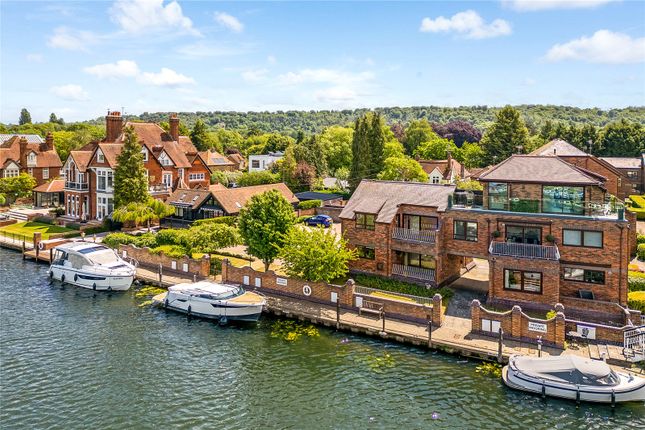 3 bed property, in Marlow Bridge Lane, £1,150,000