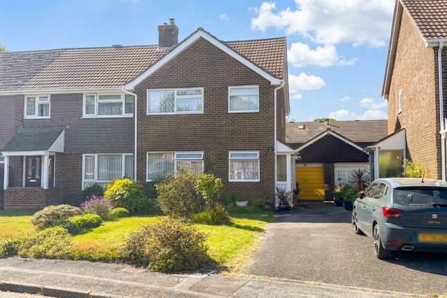 3 bed property, in Windmill Copse, £315,000