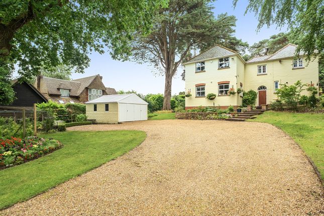5 bed property, in Amberley Road, £950,000
