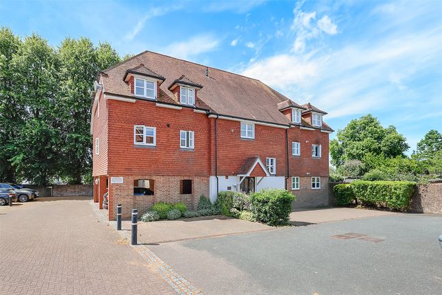 1 bed property, in West Street, £275,000