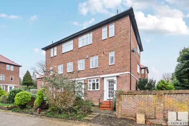 2 bed property, in Cervantes Court, £400,000