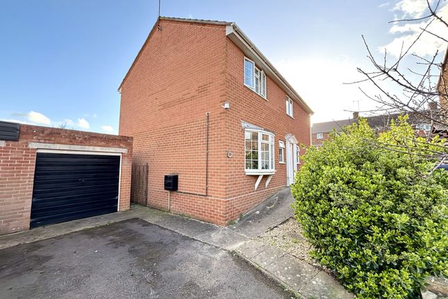 4 bed property, in Winchester Gardens, £350,000