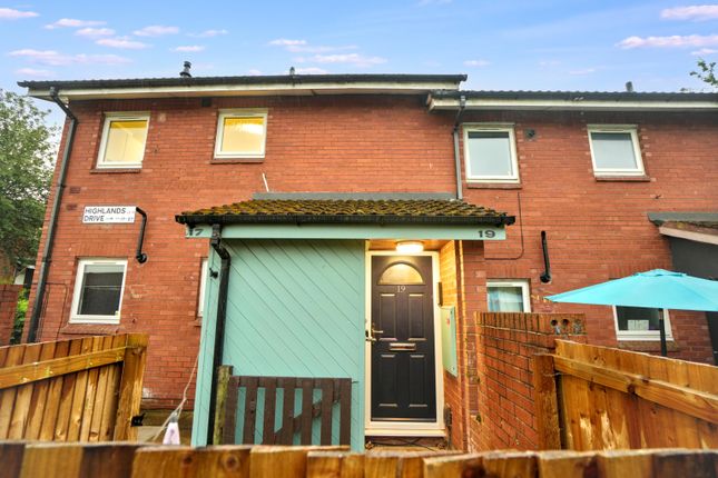 1 bed property, in Highlands Drive, £40,000