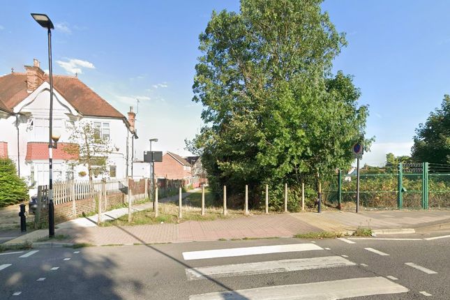 Studio, in Marsh Road, £14,000