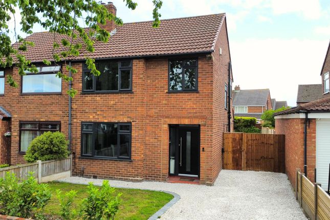 3 bed property, in Broadway, £330,000