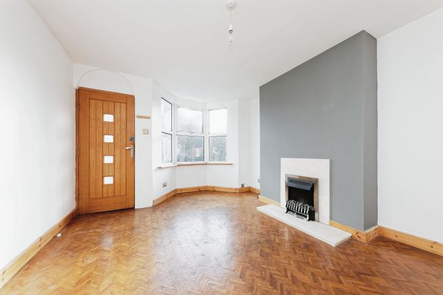 4 bed property, in West Cliff Road, £250,000