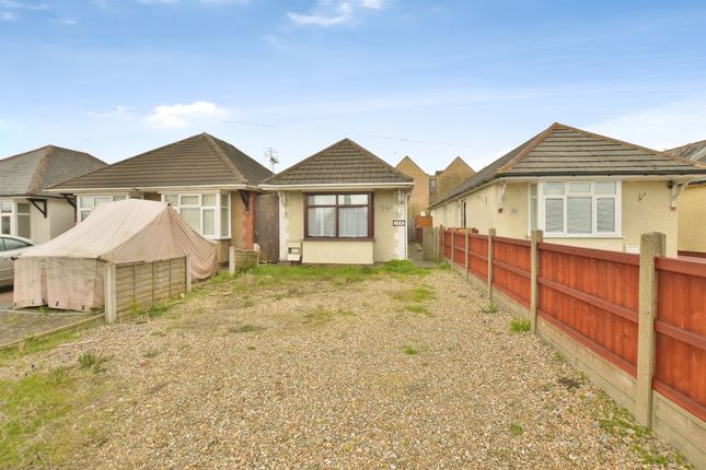 2 bed property, in Kingsnorth Road, £180,000