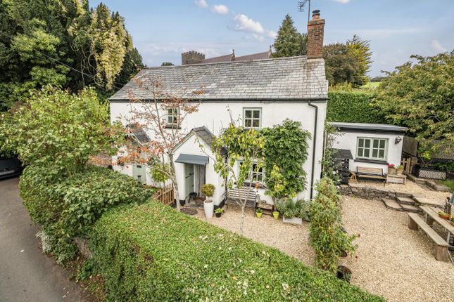 2 bed property, in Hockworthy, £400,000
