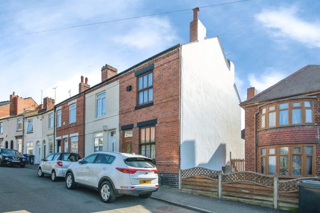2 bed property, in Junction Street, £190,000