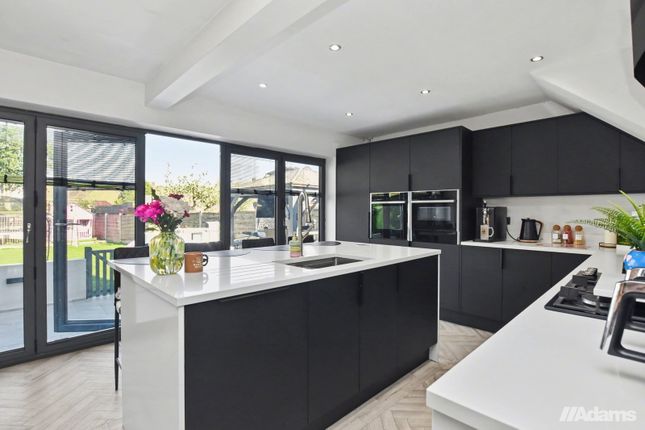 3 bed property, in Hillfoot Crescent, £550,000