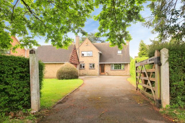4 bed property, in High Street, £800,000