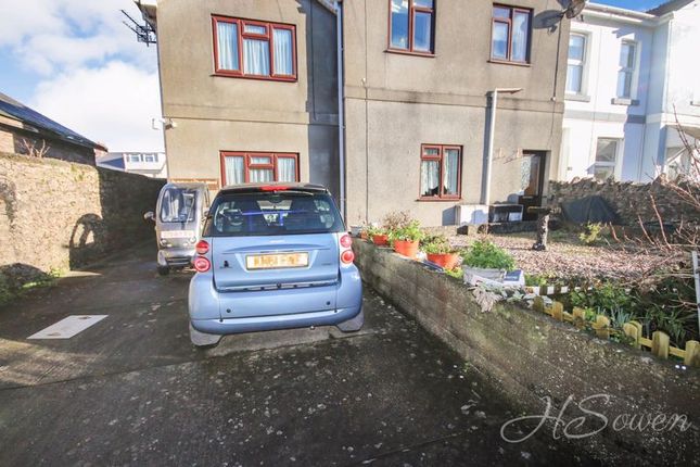 1 bed property, in Victoria Park Road, £115,000
