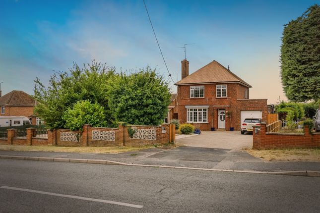 3 bed property, in London Road, £475,000