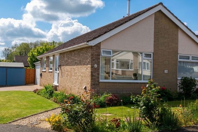 3 bed property, in Dane Close, £260,000