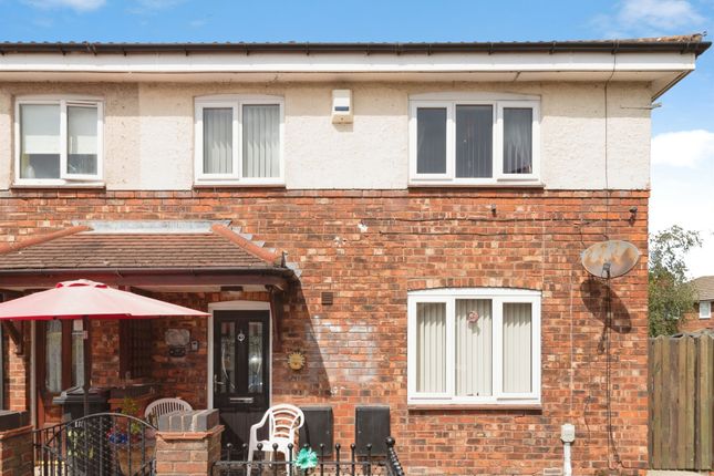 3 bed property, in Wadham Grove, £130,000