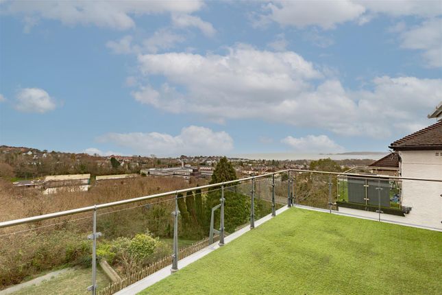 3 bed property, in Lon Mafon, £380,000